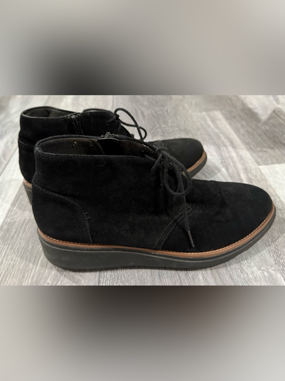 Clarks Women’s Black Suede Chukka Ankle Boots Lace-Up Wedge Round Toe